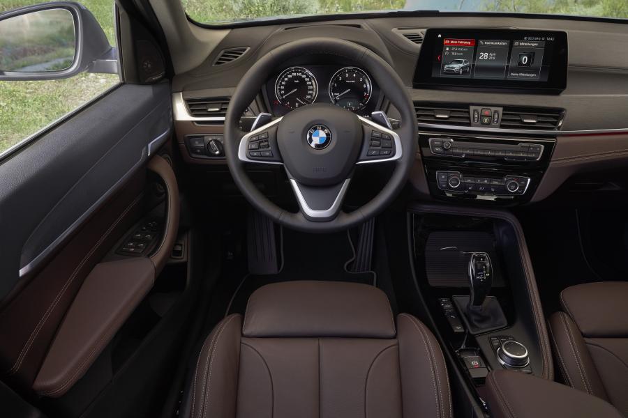 Торпедо BMW X1 xDrive25i xLine (F48) 2019 года  (WW) (фото 12 из 40)